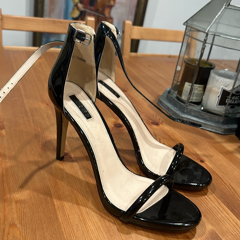 Forever 21 stiletto heels in black patent finish